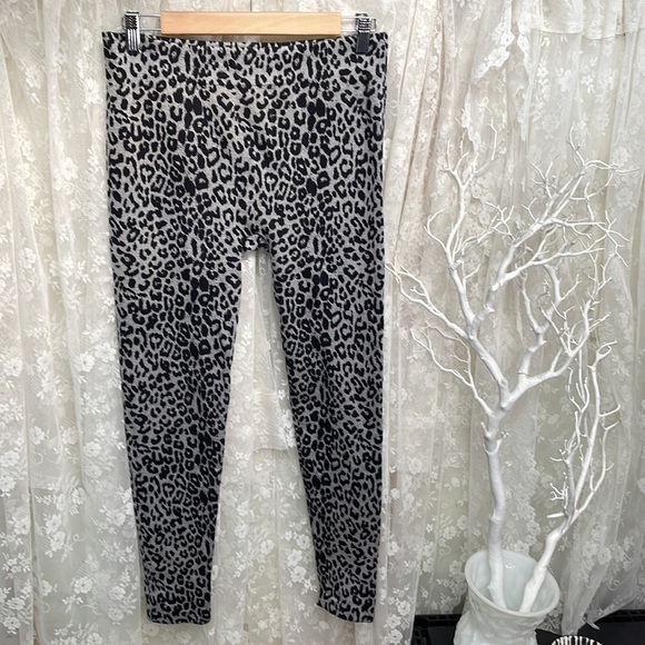 Leopard Print Leggings Large Stretch, Style and So Cozy!!! 💕 - Picture 1 of 6